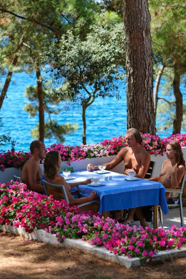 Maistra Camping Koversada Uncovered Naturist Mobile Homes Vrsar Exterior foto